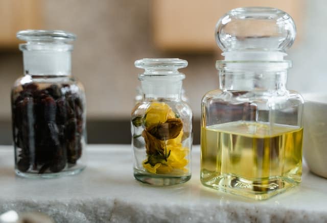 White Vinegar & Olive Oil